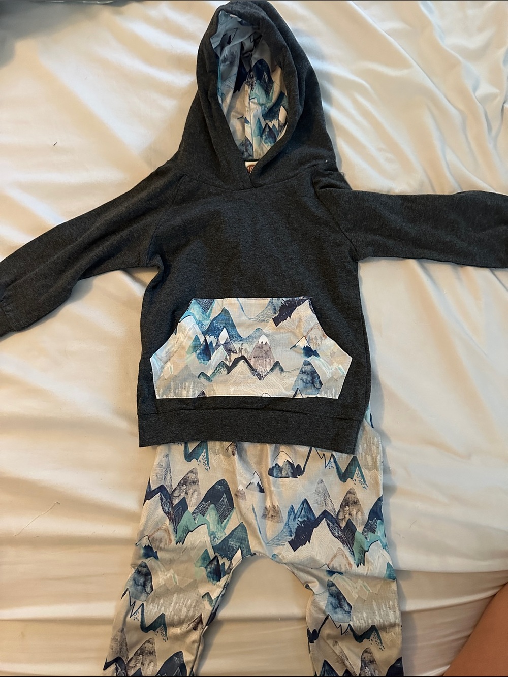 Dark Gray Hoodie Set with Blue Mountain Print
